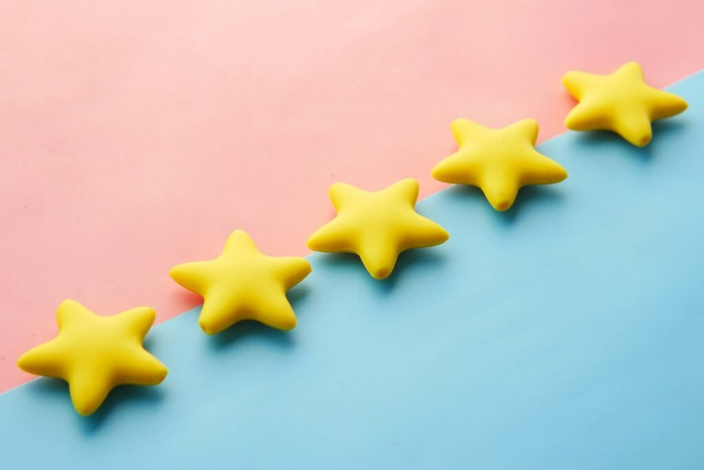 Customer leaving a star rating on a phone